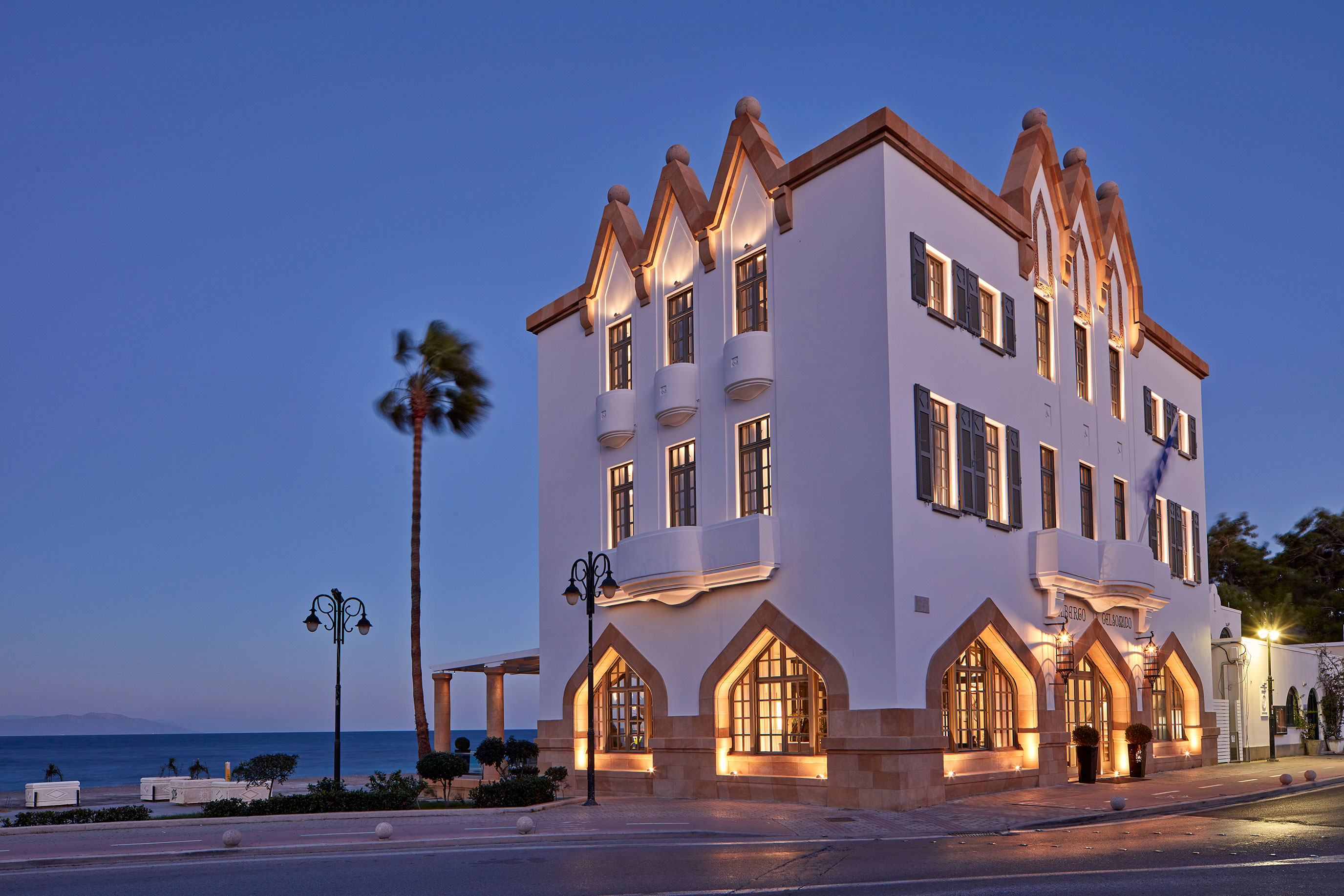 PAST & FUTURE<span>HISTORIC ICON</span>